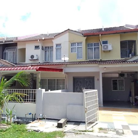 Holiday Home Bagan Lalang 5 Aircon カンポン・バガン・ララン エクステリア 写真