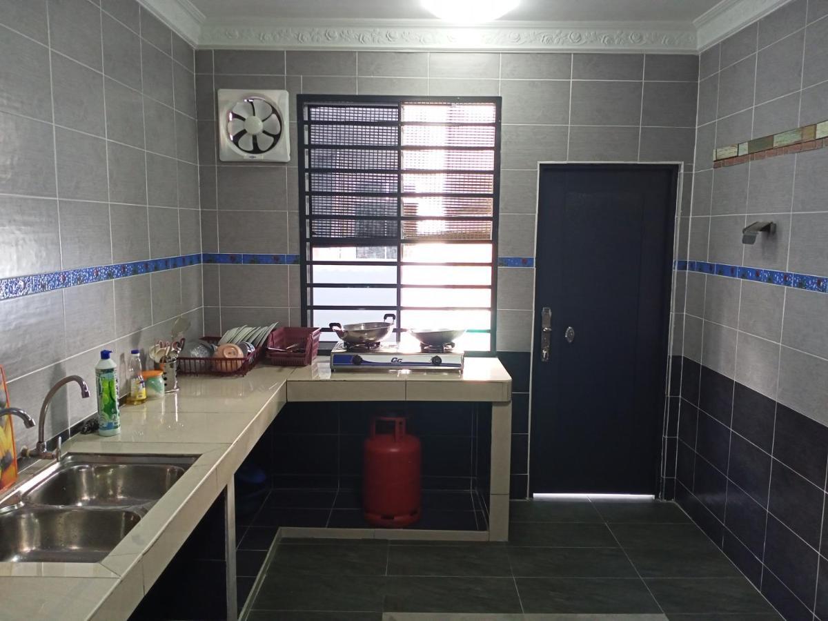 Holiday Home Bagan Lalang 5 Aircon カンポン・バガン・ララン エクステリア 写真