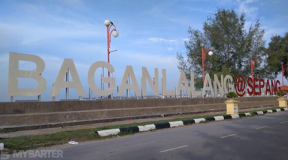 Holiday Home Bagan Lalang 5 Aircon カンポン・バガン・ララン エクステリア 写真