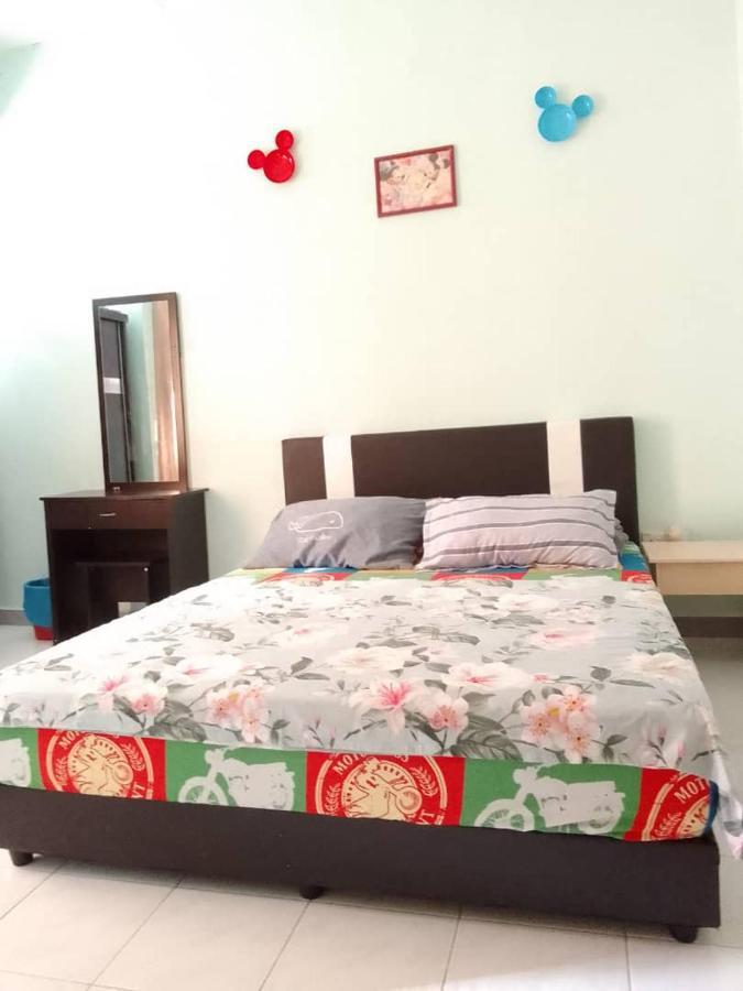 Holiday Home Bagan Lalang 5 Aircon カンポン・バガン・ララン エクステリア 写真