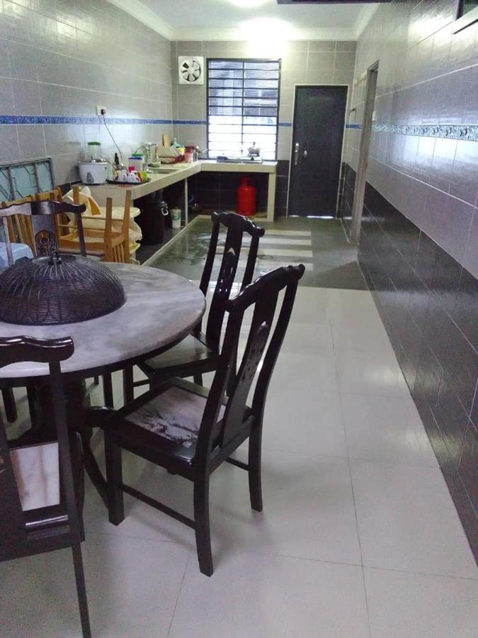 Holiday Home Bagan Lalang 5 Aircon カンポン・バガン・ララン エクステリア 写真