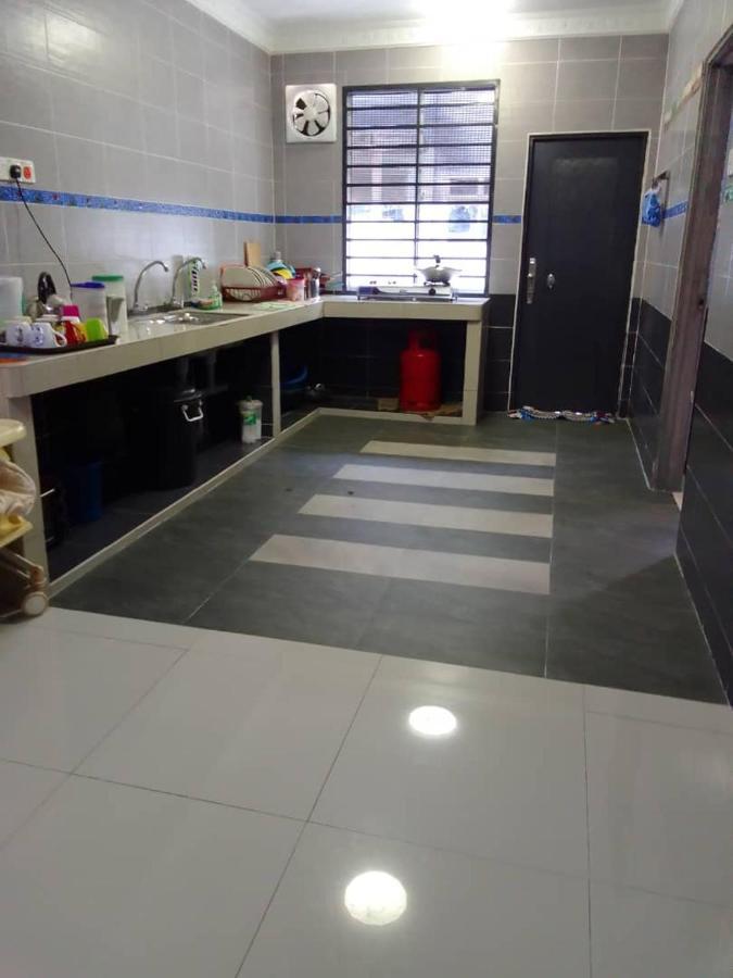 Holiday Home Bagan Lalang 5 Aircon カンポン・バガン・ララン エクステリア 写真