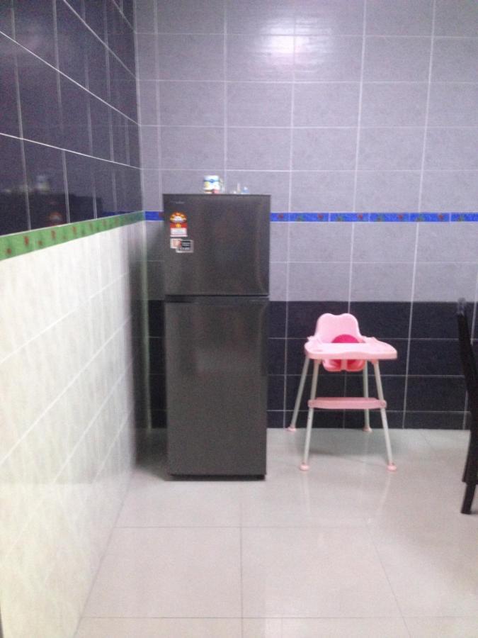 Holiday Home Bagan Lalang 5 Aircon カンポン・バガン・ララン エクステリア 写真